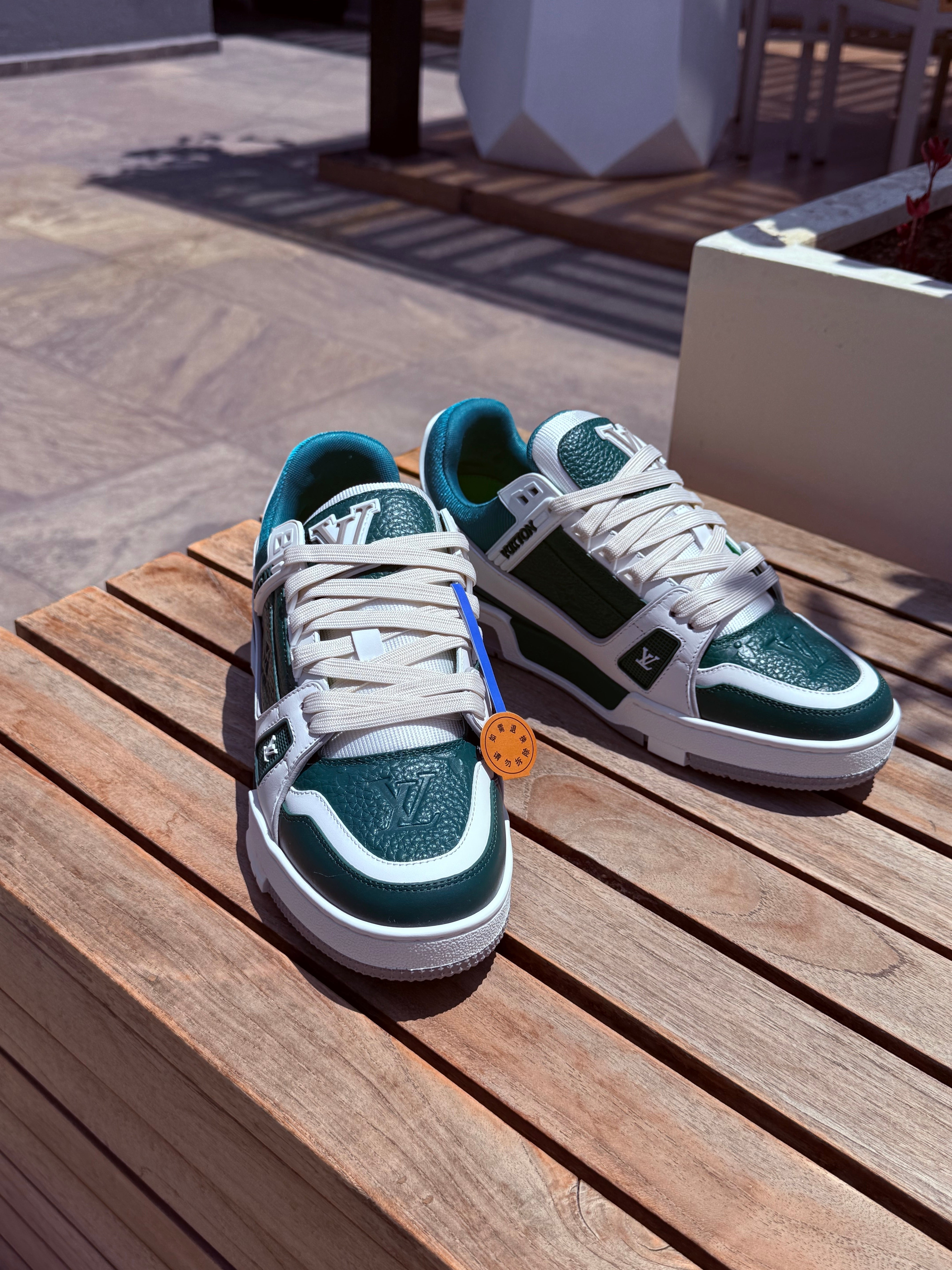 Tenis verde con blanco